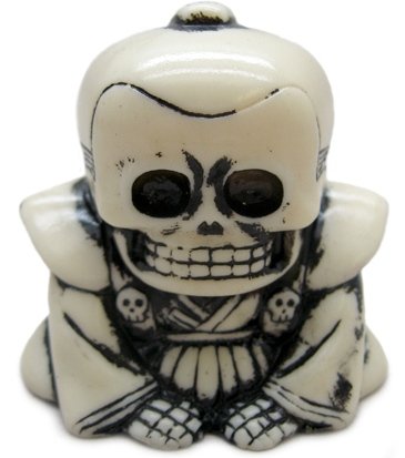 Honesuke (リアルヘッド 骨助) - White w/ Black Rub figure by Realxhead X Skull Toys, produced by Realxhead. Front view.