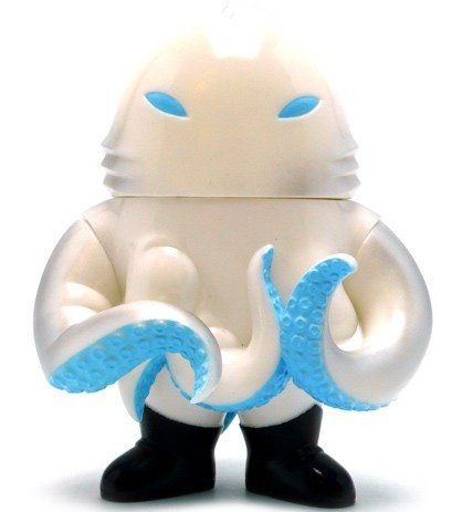 Squirm Ikageruge Tribute figure by Brian Flynn, produced by Super7. Front view.