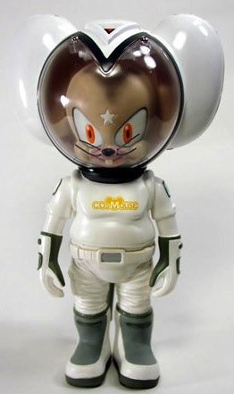 Cosmouse figure by Koji Takeuchi, produced by Flying Cat. Front view.
