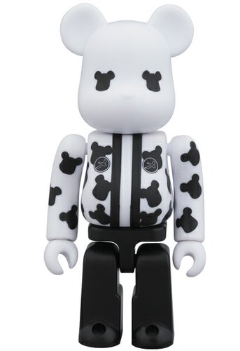 Megumi Happy Be@rbrick 100% - 1st Anniversary of Tokyo Sky Tree Town Solamachi Store figure, produced by Medicom Toy. Front view.
