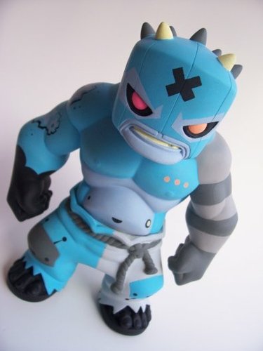 Robo Lucha figure by Squidnik. Front view.