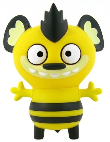 Minty - Honey Bee Costume figure by David Horvath, produced by Toy2R. Front view.