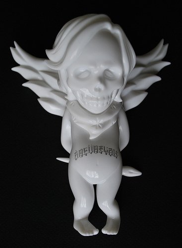 Salvation Ink - White figure by Usugrow, produced by Secret Base. Front view.