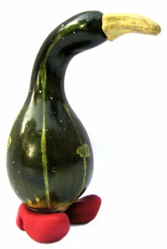 Clubfoot Goose Gourd figure by Medulao. Front view.