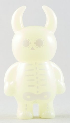 Uamou - White Skeleton - GID figure by Ayako Takagi, produced by Uamou. Front view.