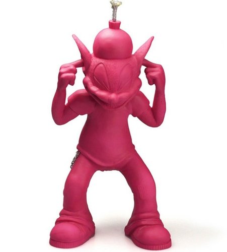 Bomb Cat - Panic Pink figure by Anthony Ausgang, produced by Munky King. Front view.