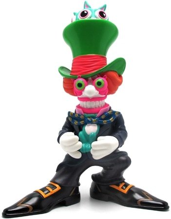 Mad Hatter figure by Ron English, produced by Mindstyle. Front view.