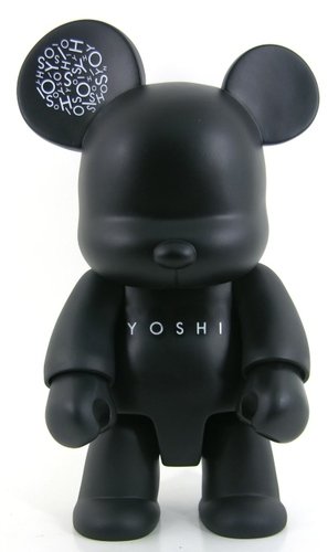 Hotel Metropole Yoshi Qee  figure, produced by Toy2R. Front view.