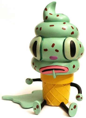 Mint Chocolate Chip Creamy figure by Gary Baseman, produced by 3D Retro. Front view.