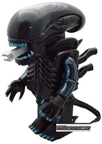 Aliens Warrior 400% Kubrick figure, produced by Medicom Toy. Front view.