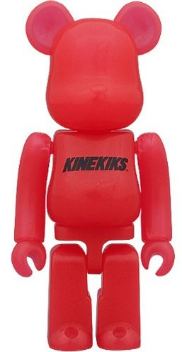 Kinekiks Be@rbrick 100% figure, produced by Medicom Toy. Front view.