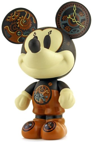 Time-in Mickey figure by Kenny Wong, produced by 3Mix. Front view.