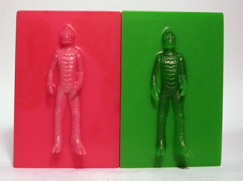 Sleestak Slabs figure by Sucklord, produced by Suckadelic. Front view.