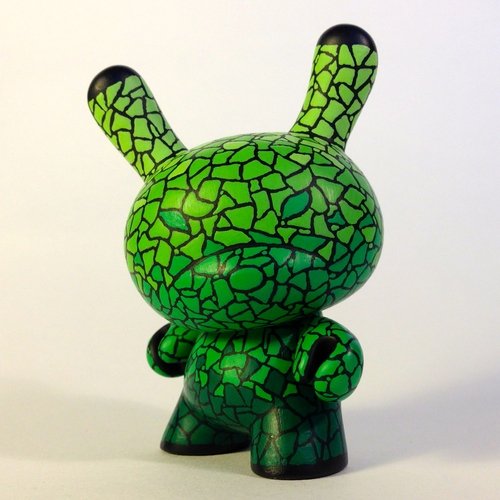 Mosaic Green figure by Godhay. Front view.