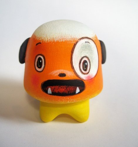 Candy Corn Gumdrop 07 figure by 64 Colors. Front view.