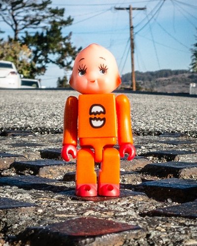To-fu Oyako Q-brick--Kewpie Egg To-fu ver. figure by Devilrobots, produced by Pumpkin Creative. Front view.