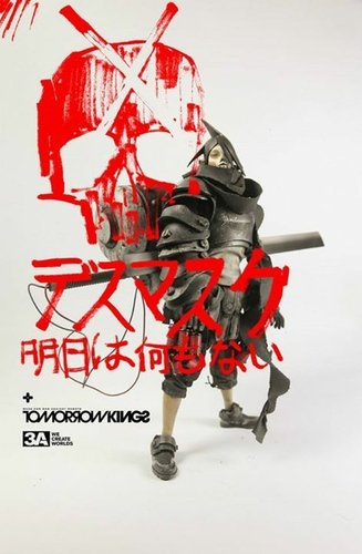 Tomorrow King Heavy Duty Slicer Death Mask figure by Ashley Wood, produced by Threea. Front view.