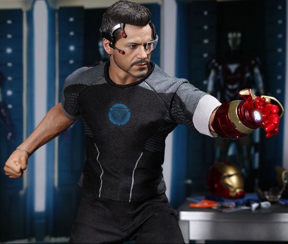 Tony Stark (Armor Testing Version) figure by Jc. Hong, produced by Hot Toys. Detail view.