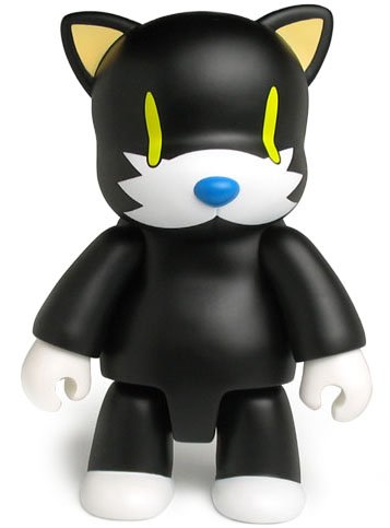Black Cat Qee figure by Touma, produced by Toy2R. Front view.