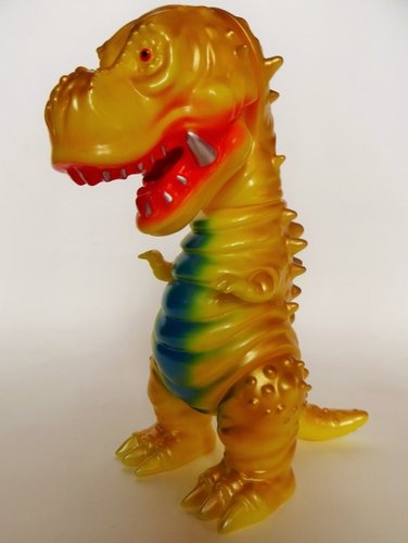 Tyranbo (チラボ) figure by Hiramoto Kaiju, produced by Cojica Toys. Front view.
