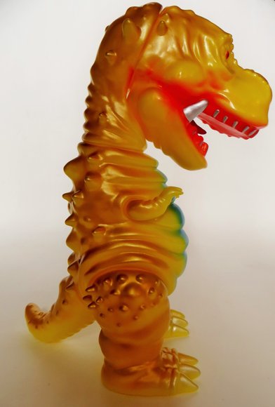 Tyranbo (チラボ) figure by Hiramoto Kaiju, produced by Cojica Toys. Side view.