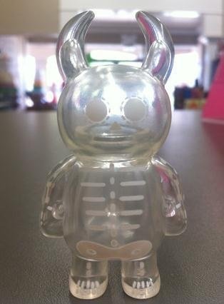 Uamou - Skeleton - Clear - White figure by Ayako Takagi, produced by Uamou. Front view.