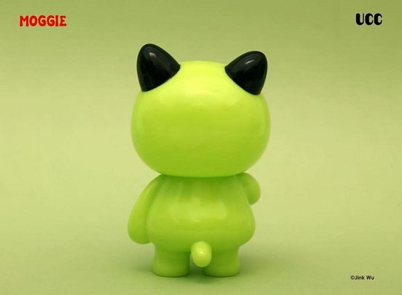 UCC Moggie original colorway figure by Jink Wu, produced by Unusual Creation Club. Back view.