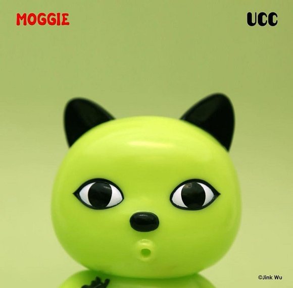 UCC Moggie original colorway figure by Jink Wu, produced by Unusual Creation Club. Detail view.