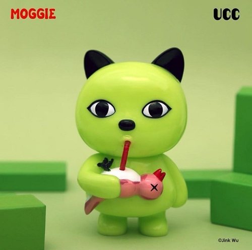 UCC Moggie original colorway figure by Jink Wu, produced by Unusual Creation Club. Front view.