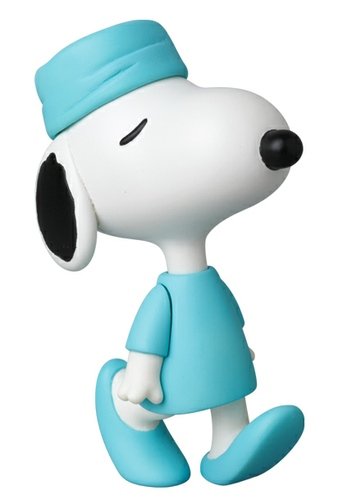 UDF PEANUTS Series 3 Dr.SNOOPY figure by Charles M. Schulz, produced by Medicom Toy. Front view.