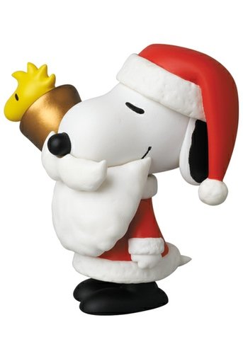 UDF PEANUTS Series 3 SANTA SNOOPY figure by Charles M. Schulz, produced by Medicom Toy. Side view.