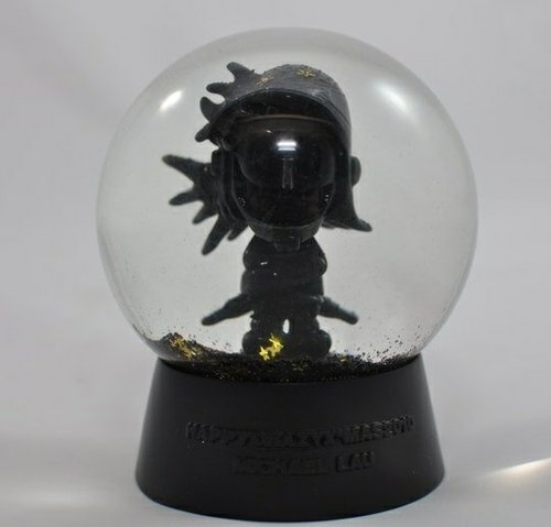 VIP Happy Christmas Xmas Snowglobe Black Limited Ver. figure by Michael Lau, produced by Crazysmiles. Front view.