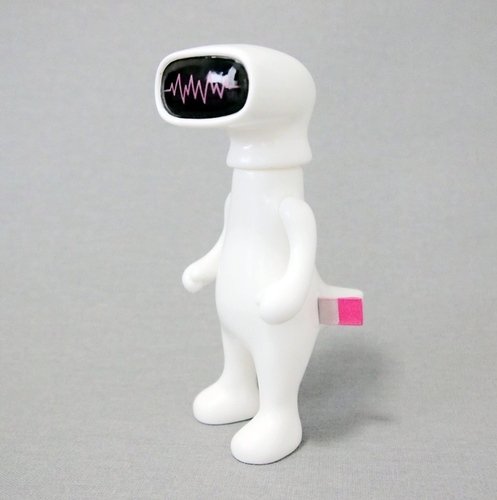 VW figure by Yuta Osugi, produced by Meme9. Front view.