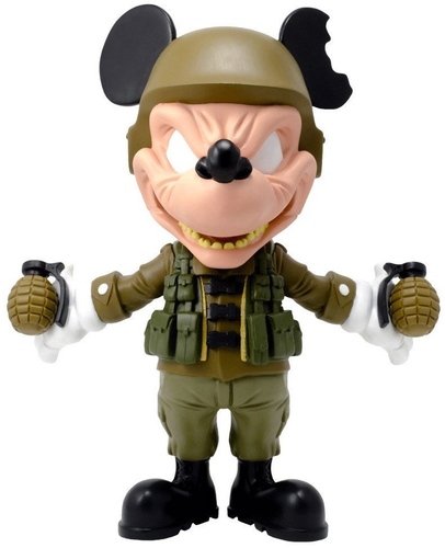 War mouse figure by Clogtwo, produced by Mighty Jaxx. Front view.
