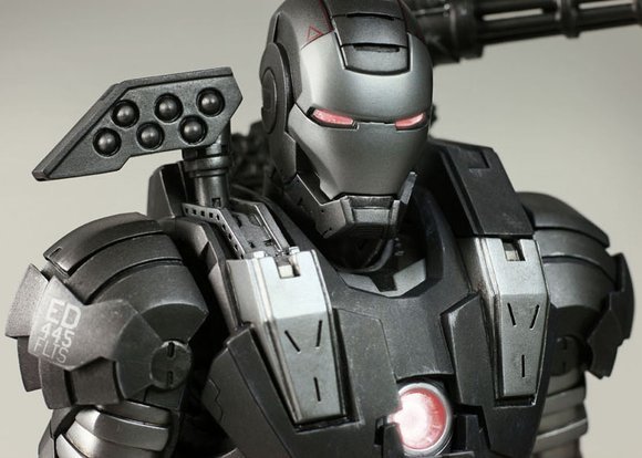 Warmachine figure by Jc. Hong, produced by Hot Toys. Detail view.