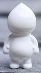 White Bastard figure by Ayako Takagi, produced by Uamou. Front view.