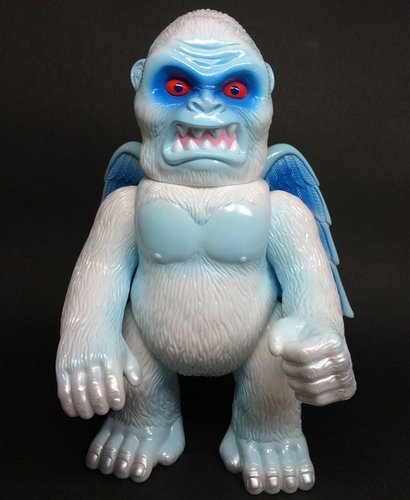 Yeti Wing Kong figure by Brian Flynn, produced by Super7. Front view.