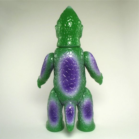 Zagoran - Green, Purple figure by Kiyoka Ikeda. Back view.