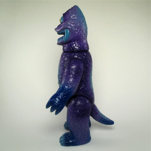 Zagoran - Purple, Dark Purple figure by Naoya Ikeda. Side view.