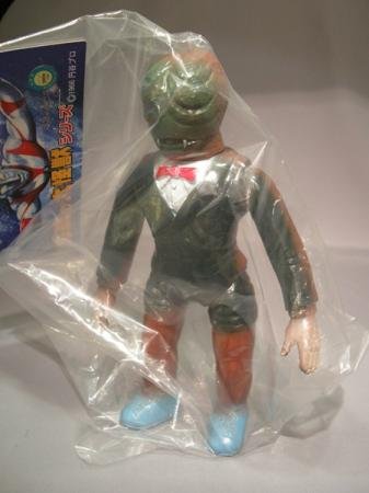 Zelan Alien (ゼラン星人) figure, produced by Marmit. Front view.